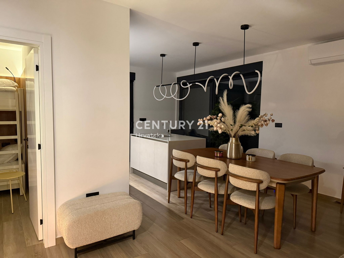 POREČ, 7 KM, NUOVA COSTRUZIONE CON TRE CAMERE DA LETTO E PISCINA