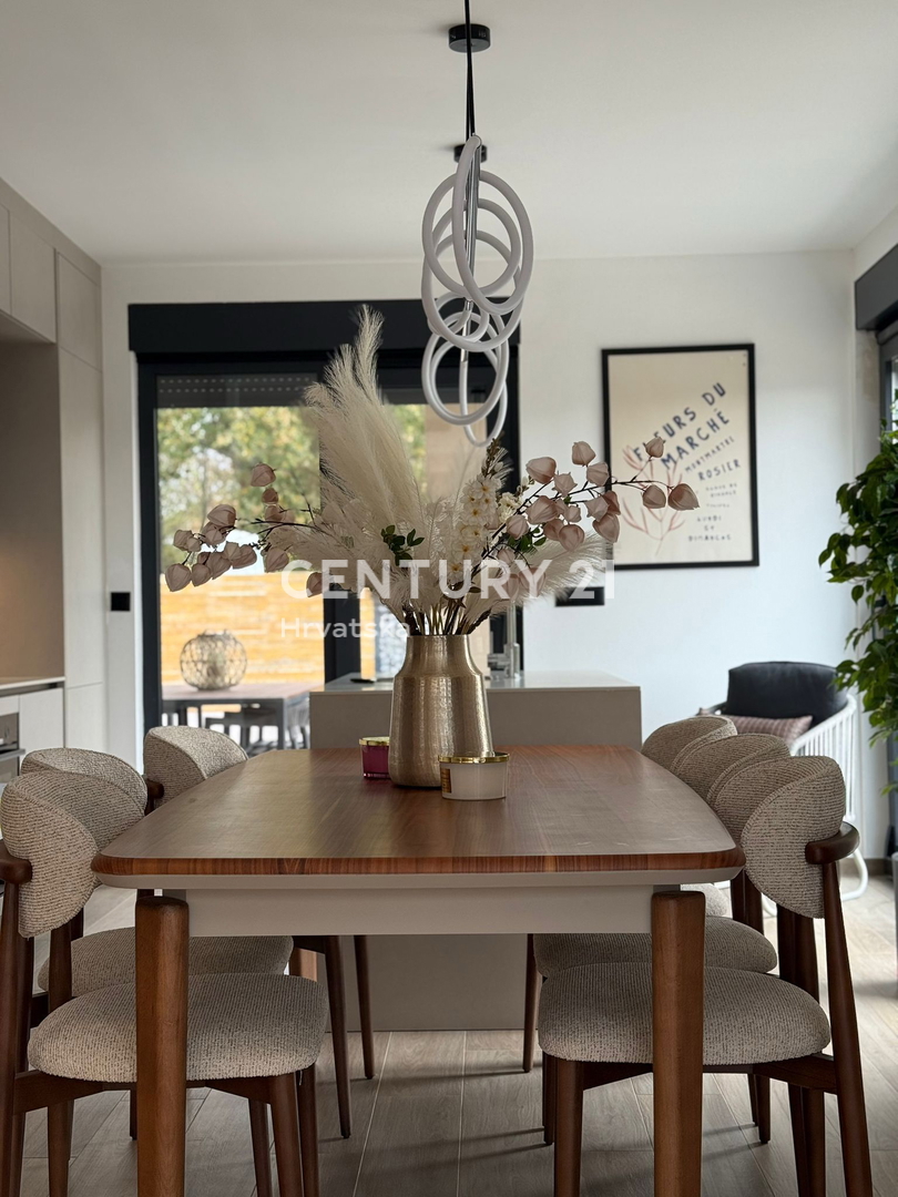 POREČ, 7 KM, NUOVA COSTRUZIONE CON TRE CAMERE DA LETTO E PISCINA