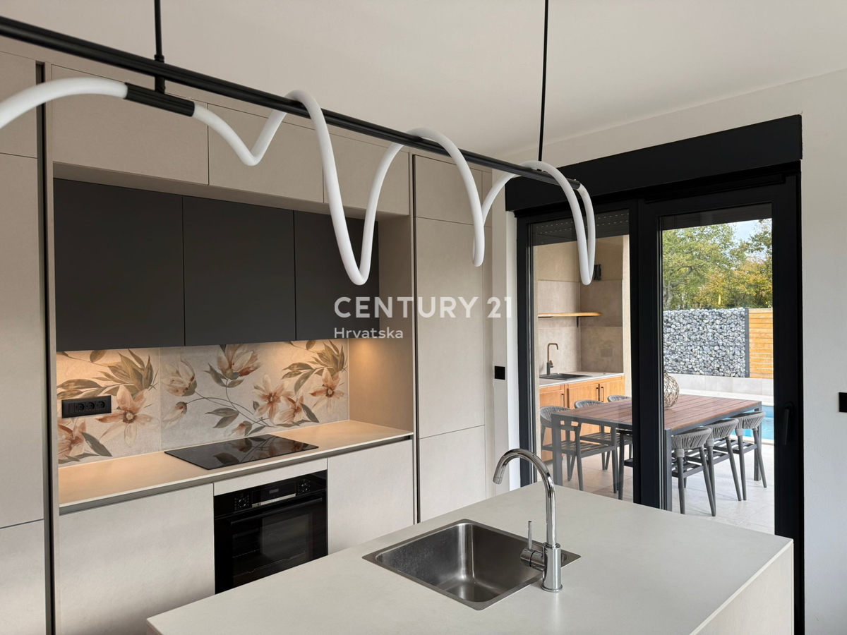 POREČ, 7 KM, NUOVA COSTRUZIONE CON TRE CAMERE DA LETTO E PISCINA