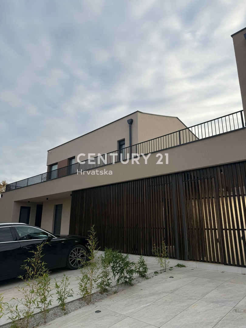 POREČ, 7 KM, NUOVA COSTRUZIONE CON TRE CAMERE DA LETTO E PISCINA