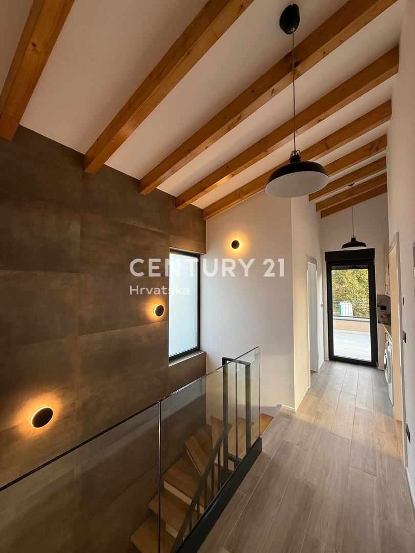 POREČ, 7 KM, NUOVA COSTRUZIONE CON TRE CAMERE DA LETTO E PISCINA