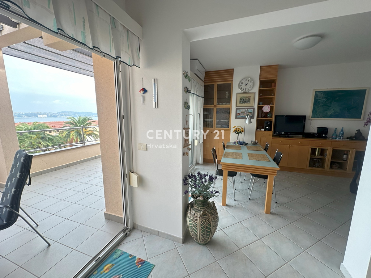 UMAG, APPARTAMENTO CON DUE CAMERE DA LETTO E VISTA APERTA SUL MARE