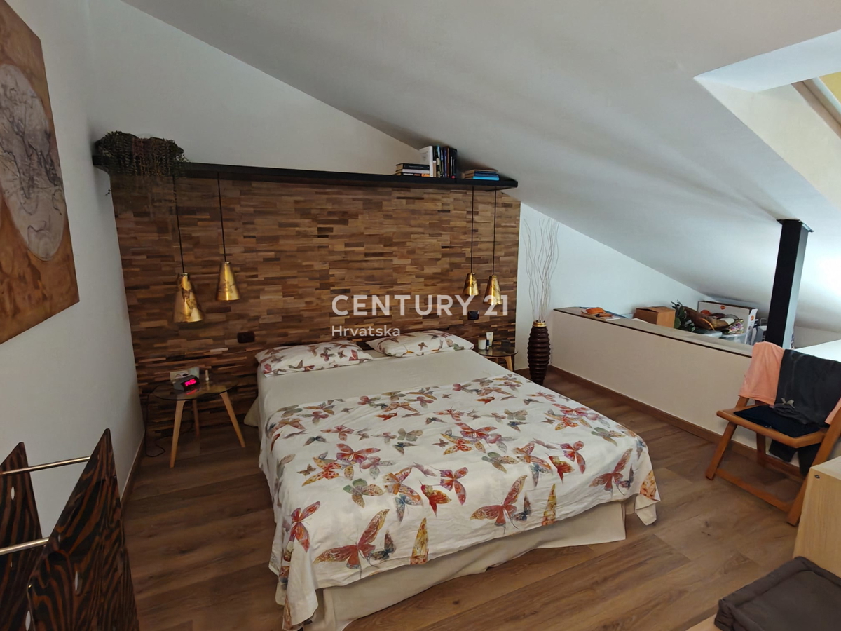 ROVINJ, VENDESI APPARTAMENTO SU DUE LIVELLI