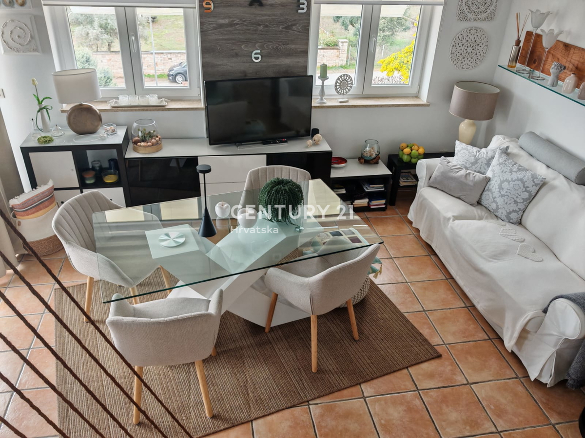 ROVINJ, VENDESI APPARTAMENTO SU DUE LIVELLI