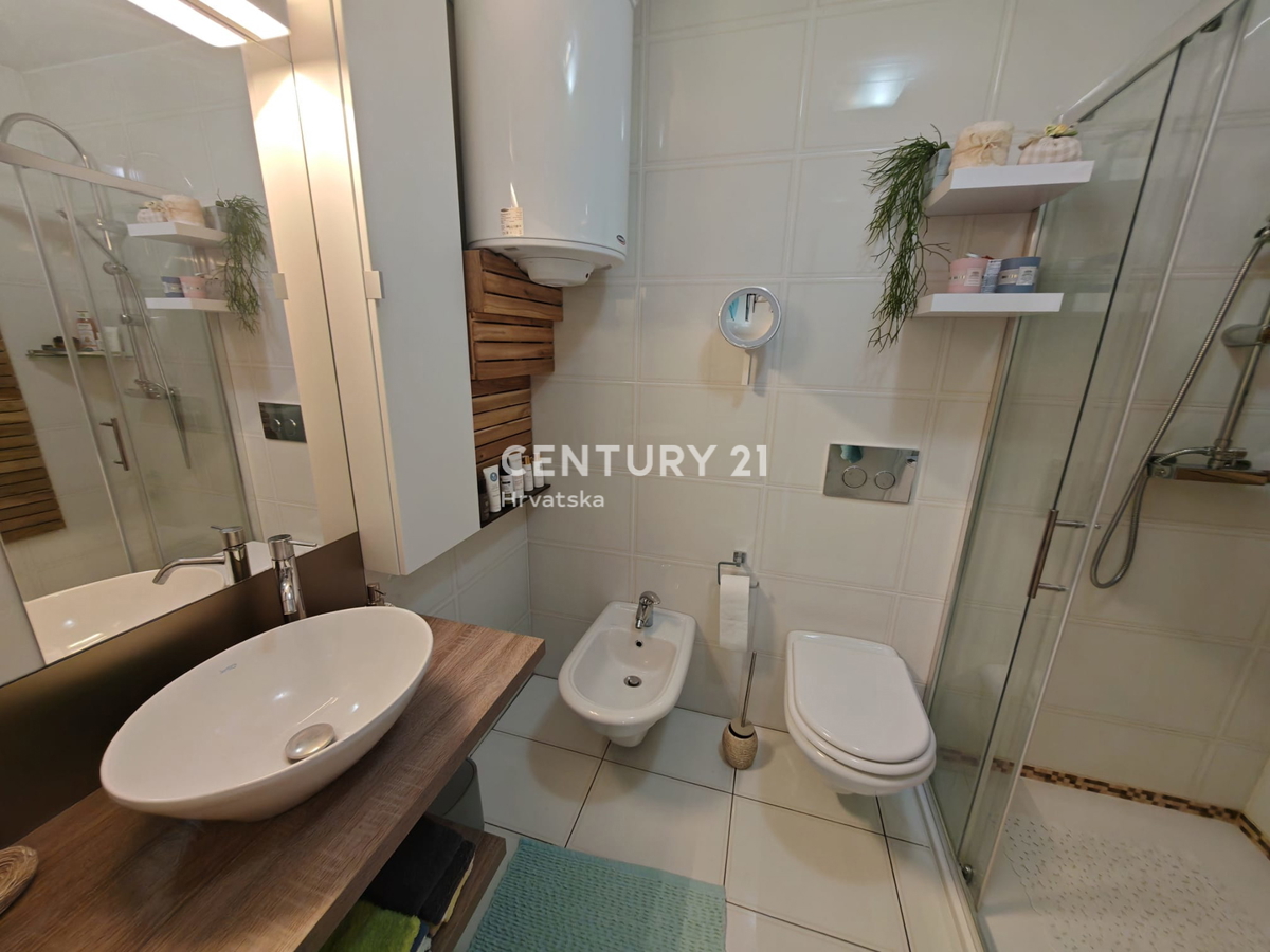 ROVINJ, VENDESI APPARTAMENTO SU DUE LIVELLI