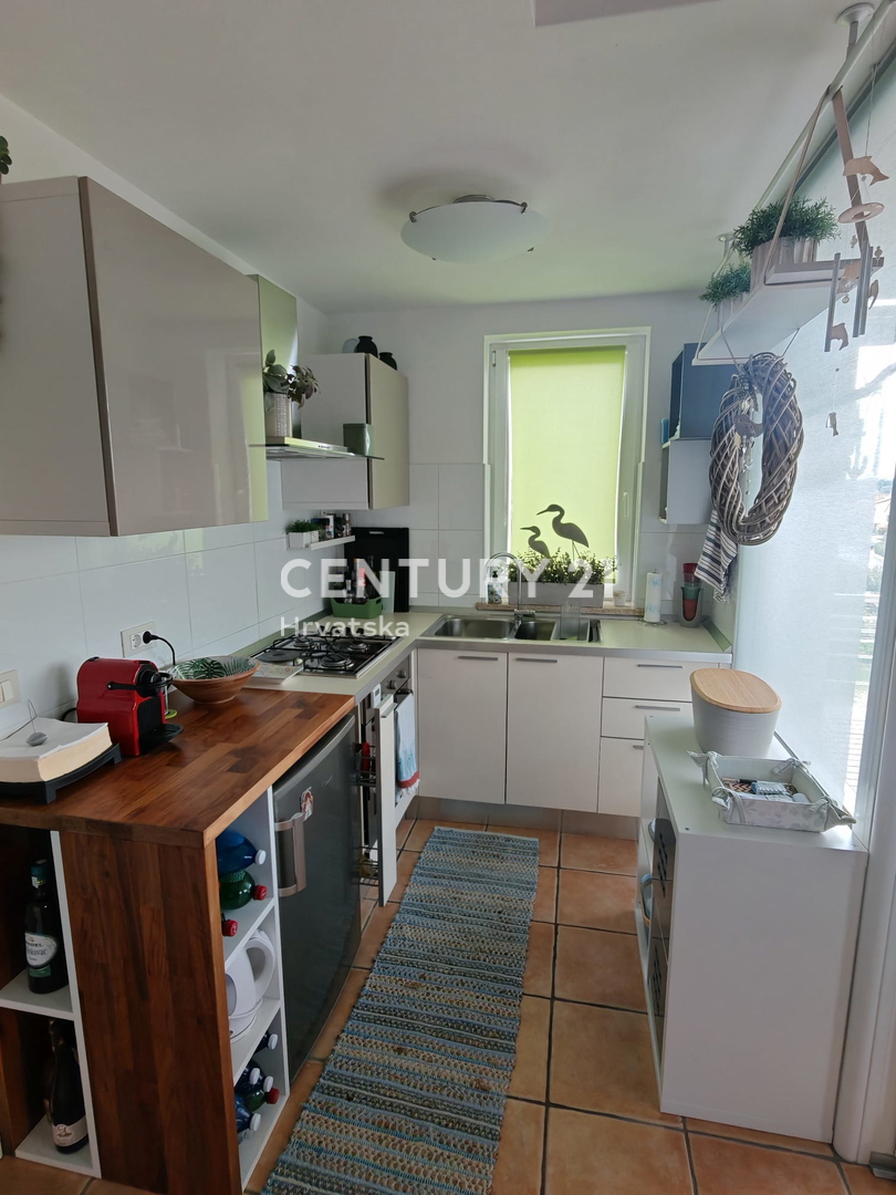 ROVINJ, VENDESI APPARTAMENTO SU DUE LIVELLI