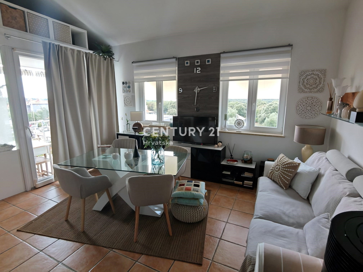 ROVINJ, VENDESI APPARTAMENTO SU DUE LIVELLI