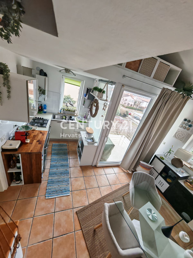 ROVINJ, VENDESI APPARTAMENTO SU DUE LIVELLI