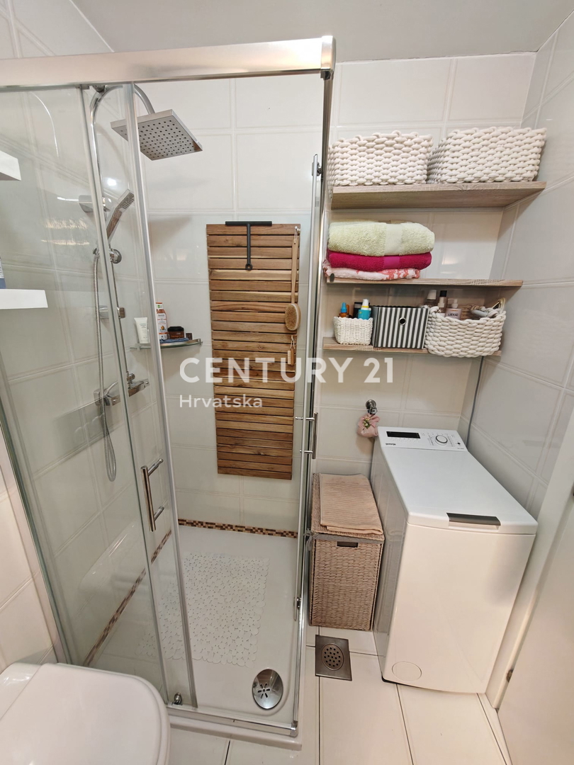 ROVINJ, VENDESI APPARTAMENTO SU DUE LIVELLI