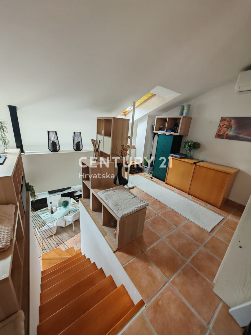 ROVINJ, VENDESI APPARTAMENTO SU DUE LIVELLI