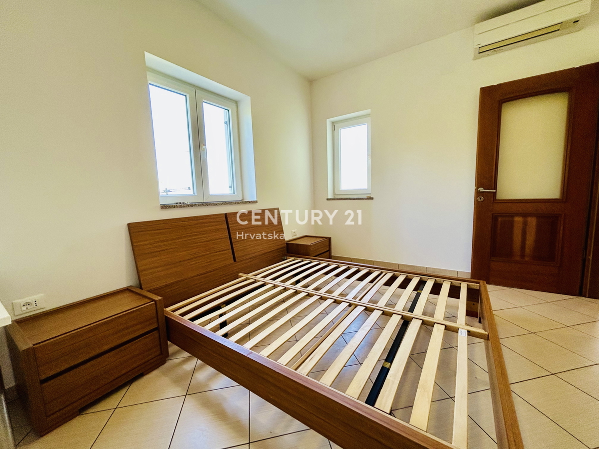 UMAGO, DINTORNI, APPARTAMENTO AL PIANO TERRA A SOLI 150 METRI DALLA SPIAGGIA