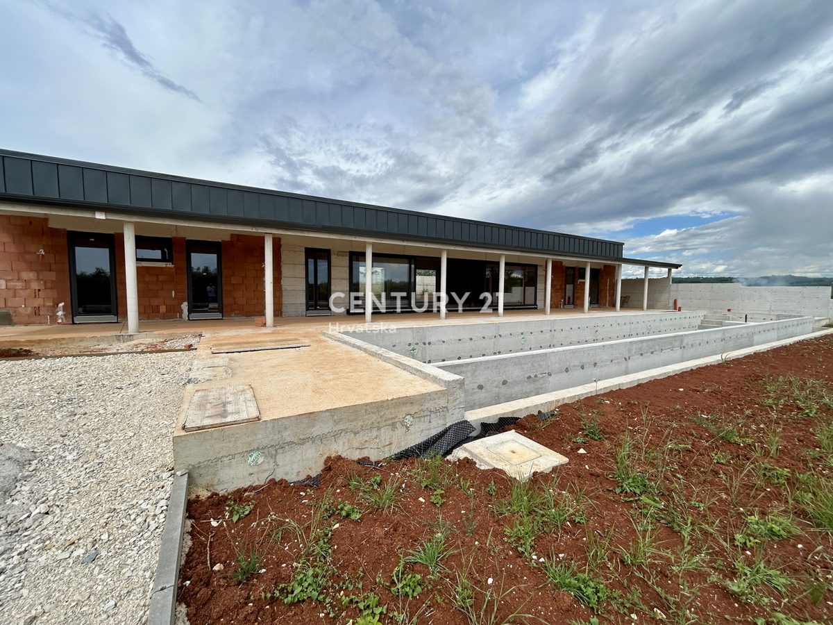 BUJE, DINTORNI, VILLA MODERNA DAL DESIGN CONTEMPORANEO