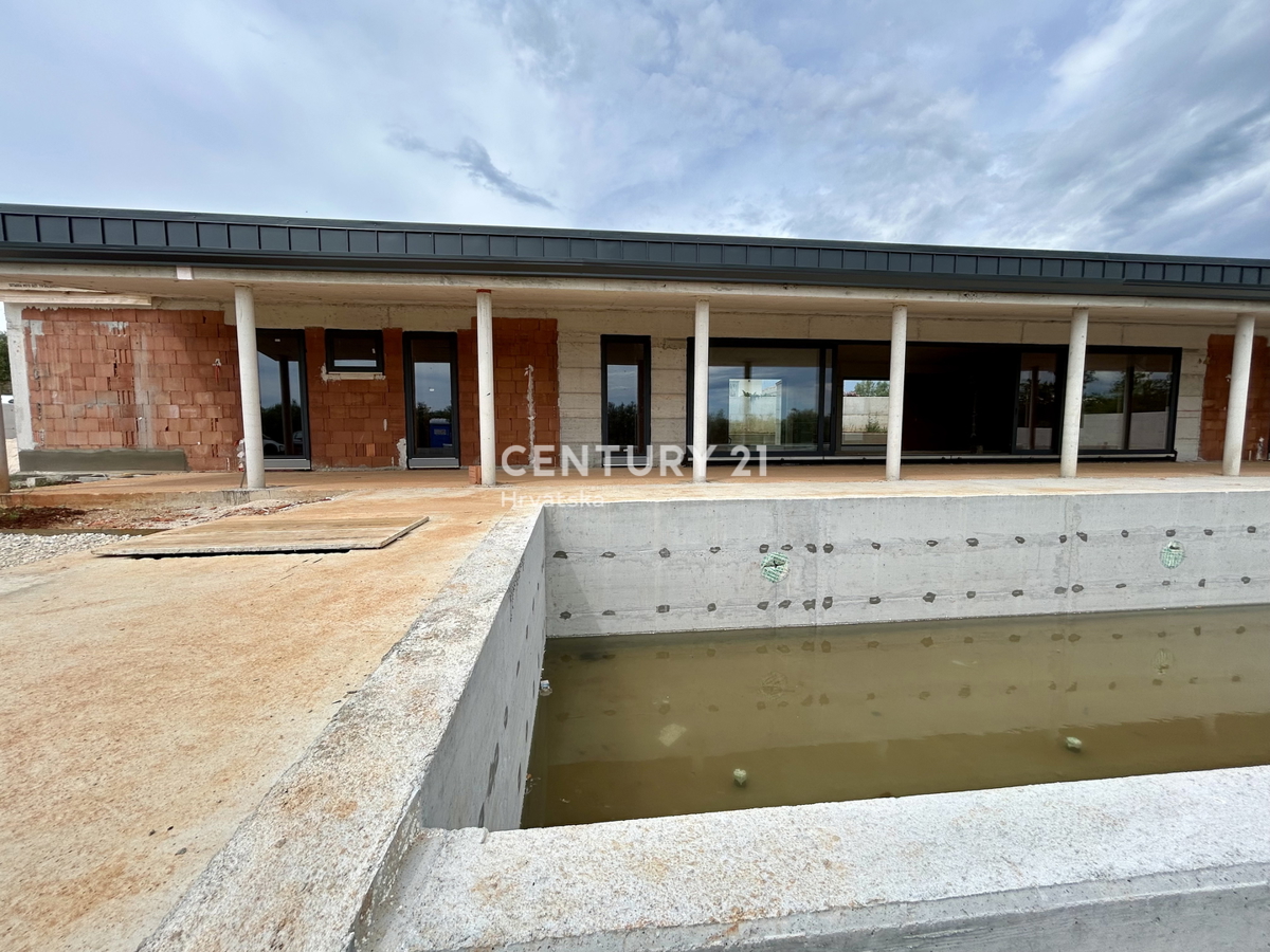 BUJE, DINTORNI, VILLA MODERNA DAL DESIGN CONTEMPORANEO