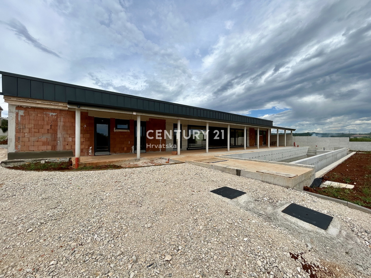 BUJE, DINTORNI, VILLA MODERNA DAL DESIGN CONTEMPORANEO