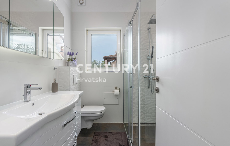 POREČ, VENDESI CASA PIANO TERRA CON PISCINA