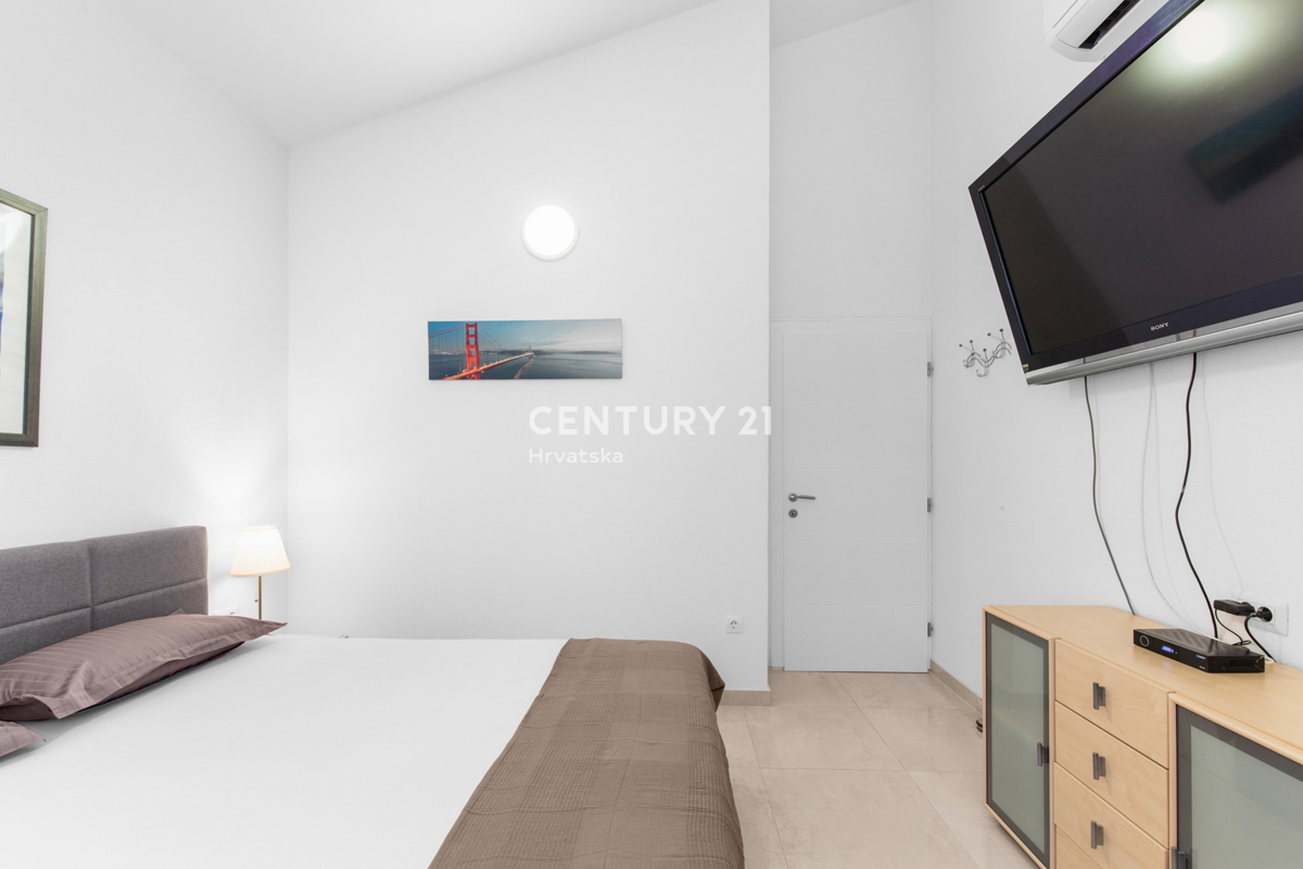 POREČ, VENDESI CASA PIANO TERRA CON PISCINA