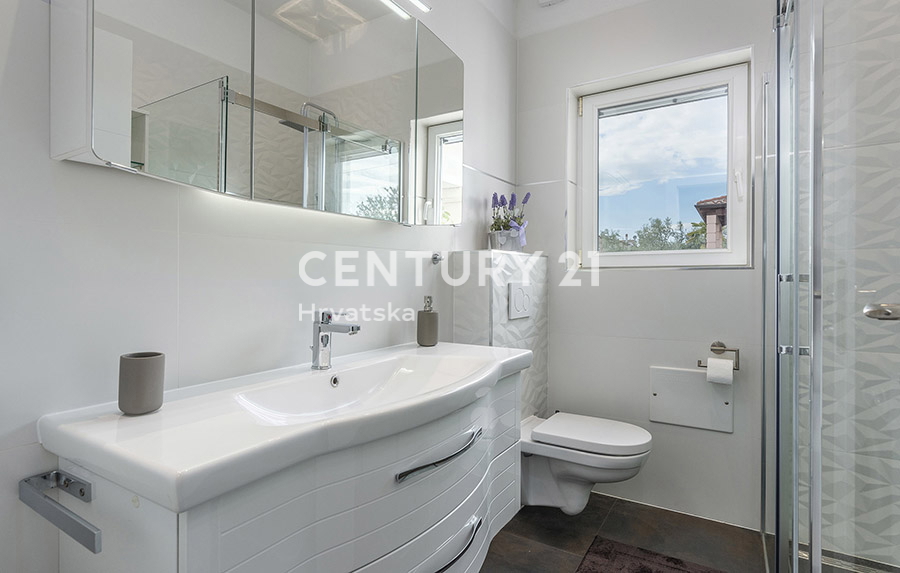 POREČ, VENDESI CASA PIANO TERRA CON PISCINA