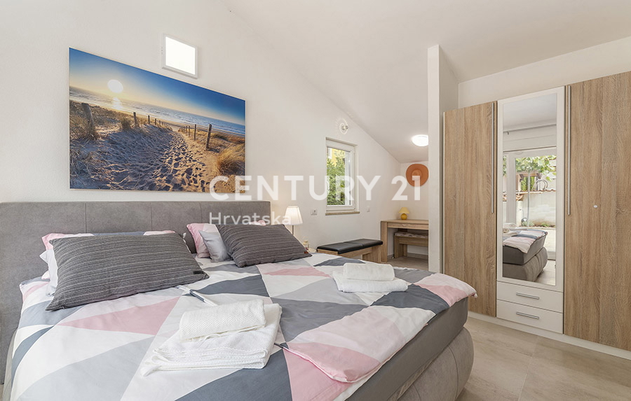 POREČ, VENDESI CASA PIANO TERRA CON PISCINA