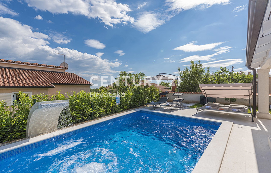 POREČ, VENDESI CASA PIANO TERRA CON PISCINA