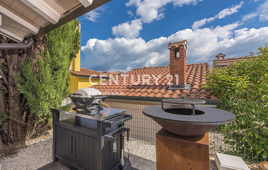 POREČ, VENDESI CASA PIANO TERRA CON PISCINA