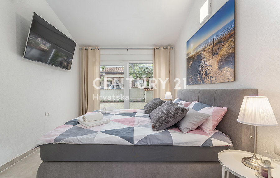 POREČ, VENDESI CASA PIANO TERRA CON PISCINA