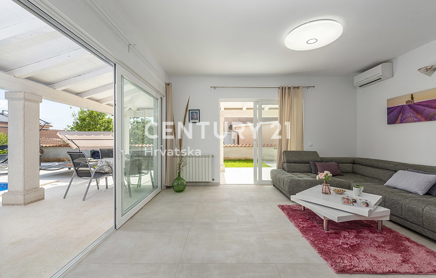 POREČ, VENDESI CASA PIANO TERRA CON PISCINA