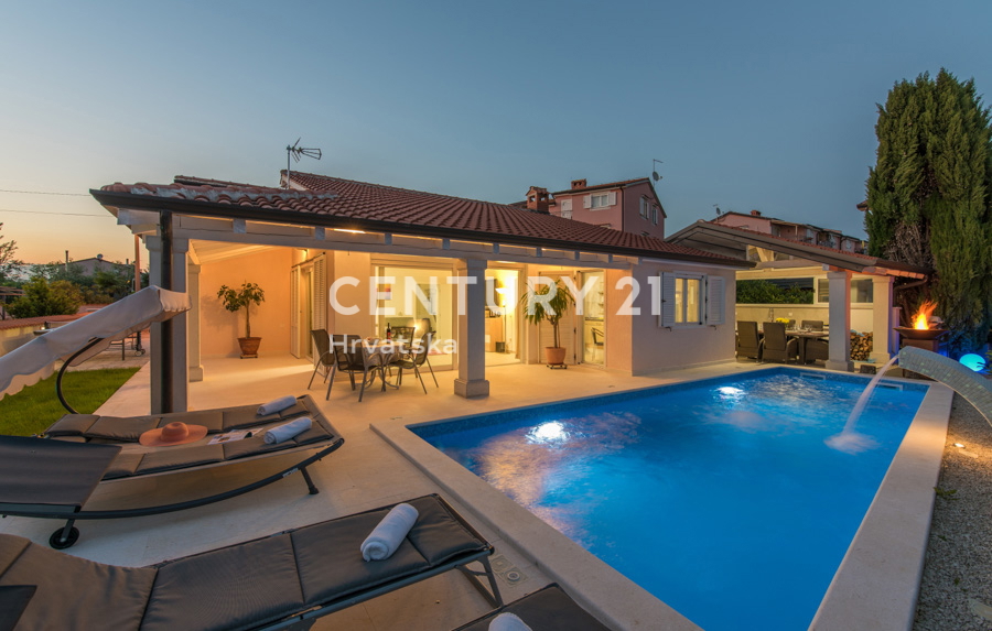 POREČ, VENDESI CASA PIANO TERRA CON PISCINA