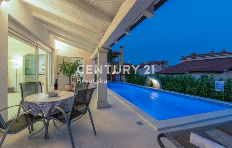 POREČ, VENDESI CASA PIANO TERRA CON PISCINA