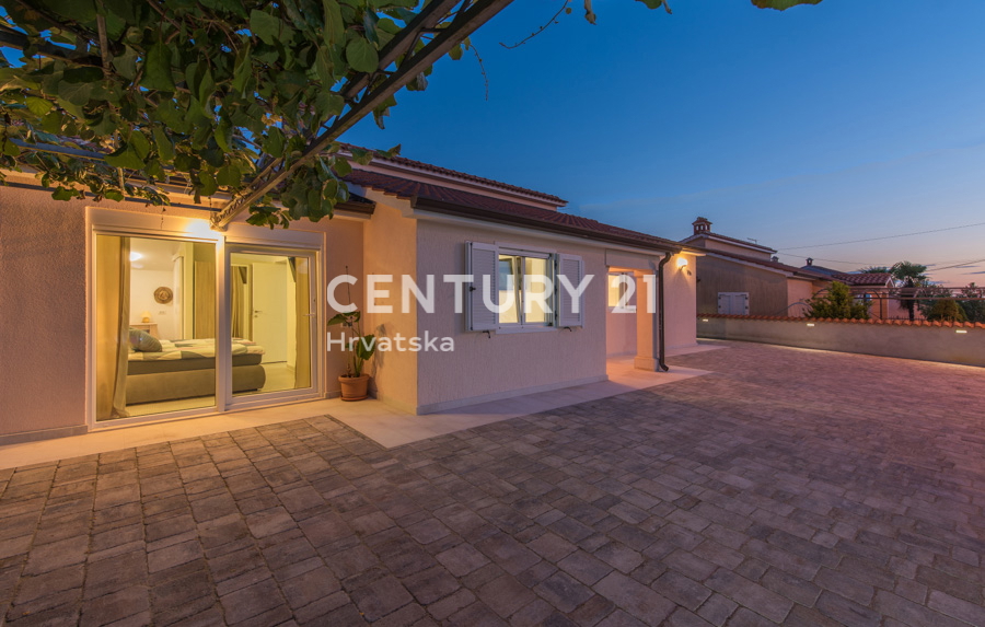 POREČ, VENDESI CASA PIANO TERRA CON PISCINA