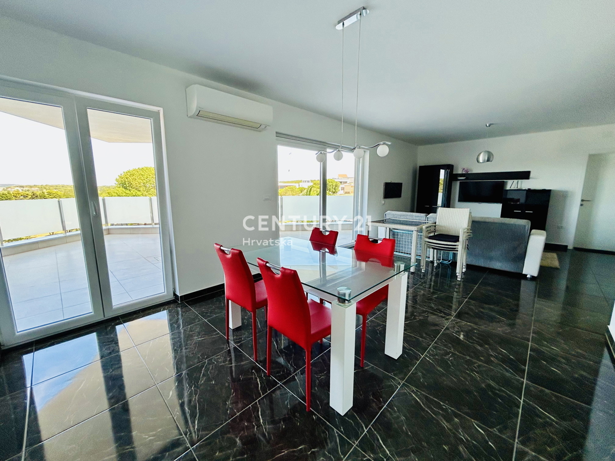 BANJOLE, VOLME, ESCLUSIVA DELL'AGENZIA, APPARTAMENTO A SOLI 200 METRI DAL MARE E DALLA SPIAGGIA CON VISTA MARE