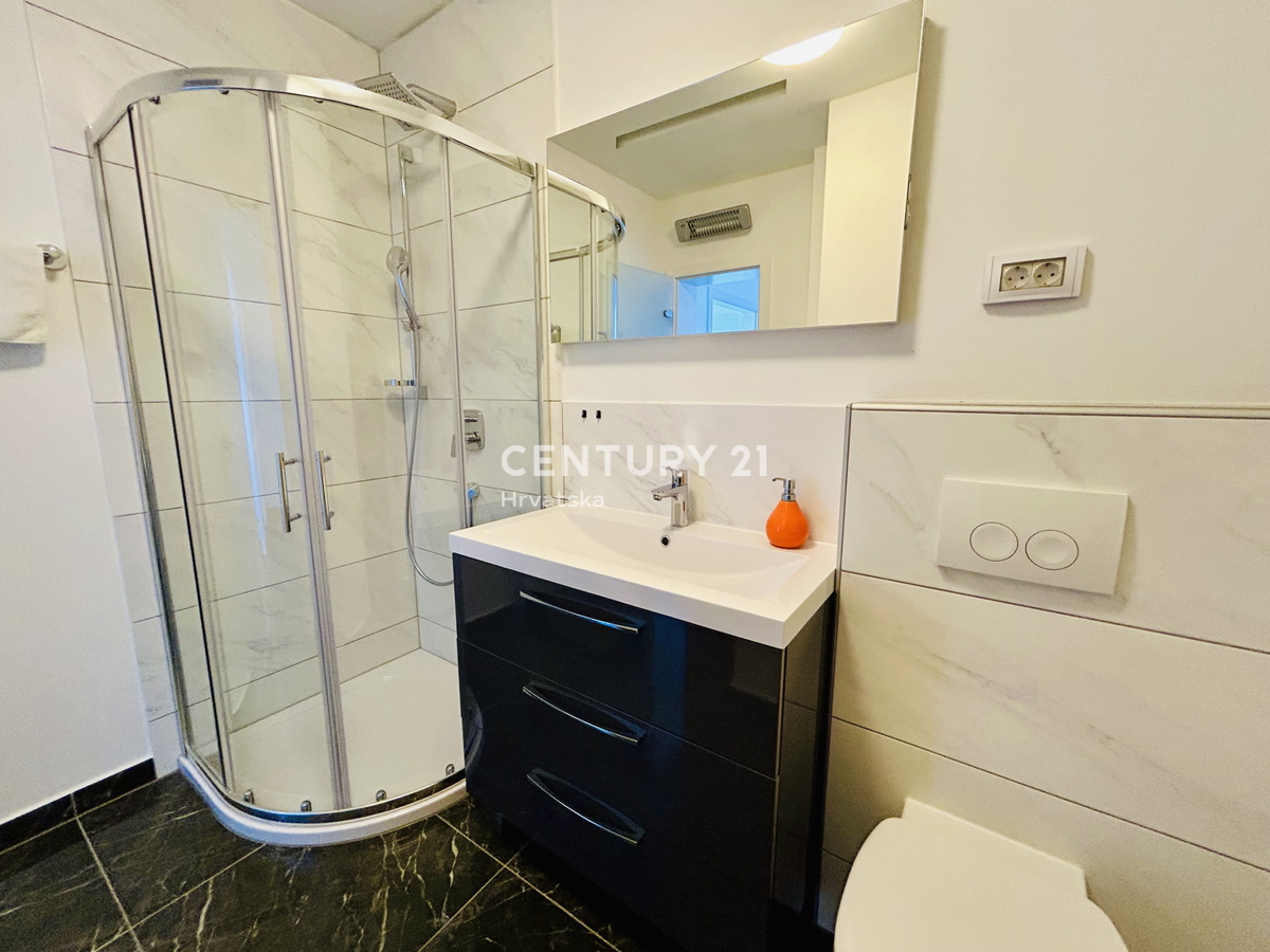 BANJOLE, VOLME, ESCLUSIVA DELL'AGENZIA, APPARTAMENTO A SOLI 200 METRI DAL MARE E DALLA SPIAGGIA CON VISTA MARE