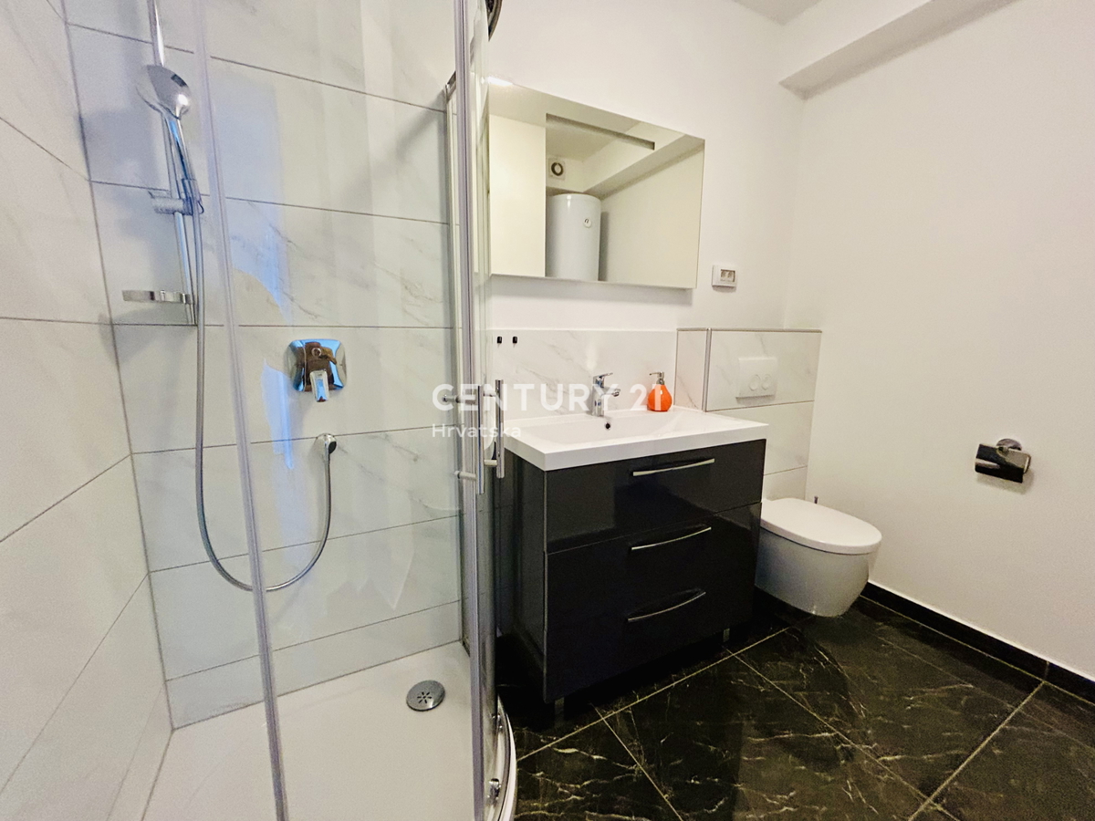 BANJOLE, VOLME, ESCLUSIVA DELL'AGENZIA, APPARTAMENTO A SOLI 200 METRI DAL MARE E DALLA SPIAGGIA CON VISTA MARE