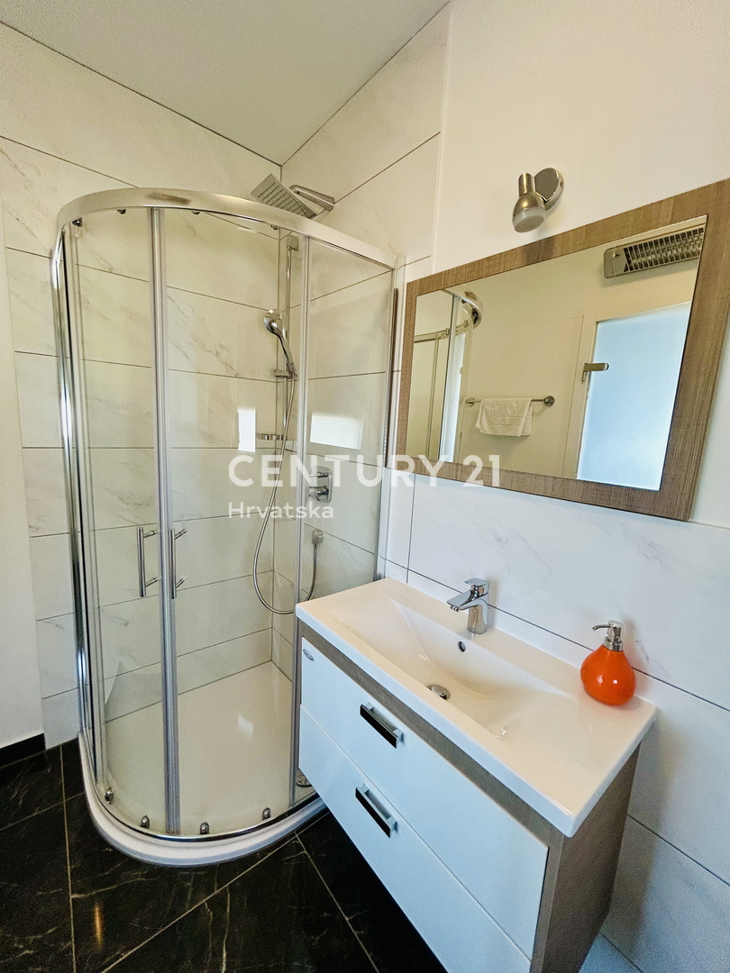 BANJOLE, VOLME, ESCLUSIVA DELL'AGENZIA, APPARTAMENTO A SOLI 200 METRI DAL MARE E DALLA SPIAGGIA CON VISTA MARE