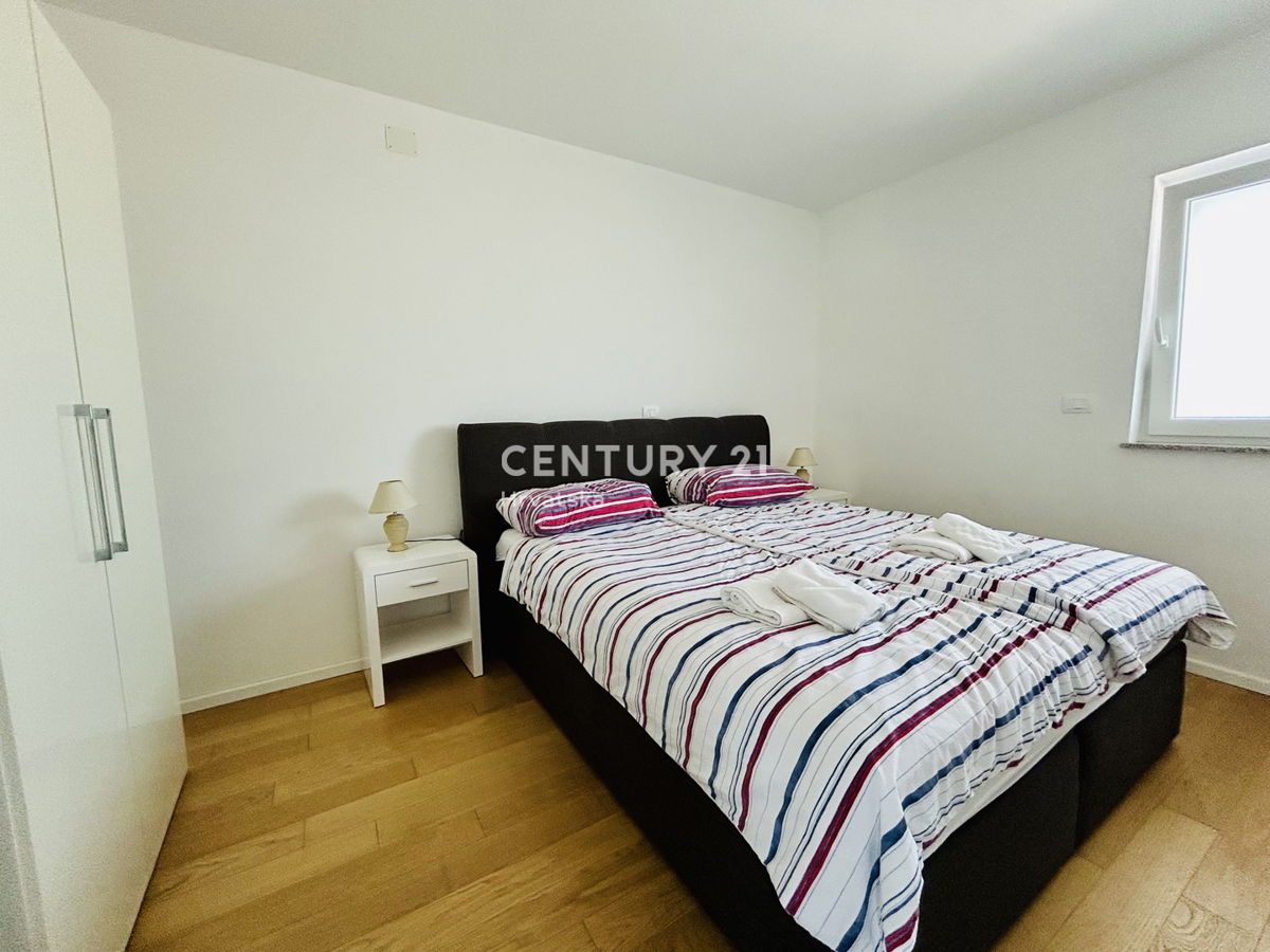 BANJOLE, VOLME, ESCLUSIVA DELL'AGENZIA, APPARTAMENTO A SOLI 200 METRI DAL MARE E DALLA SPIAGGIA CON VISTA MARE