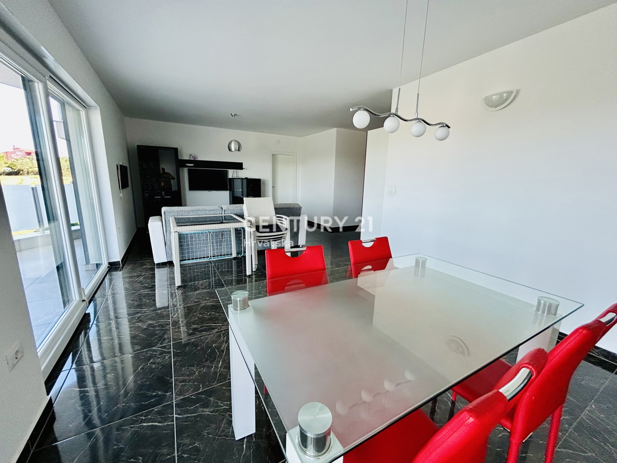 BANJOLE, VOLME, ESCLUSIVA DELL'AGENZIA, APPARTAMENTO A SOLI 200 METRI DAL MARE E DALLA SPIAGGIA CON VISTA MARE