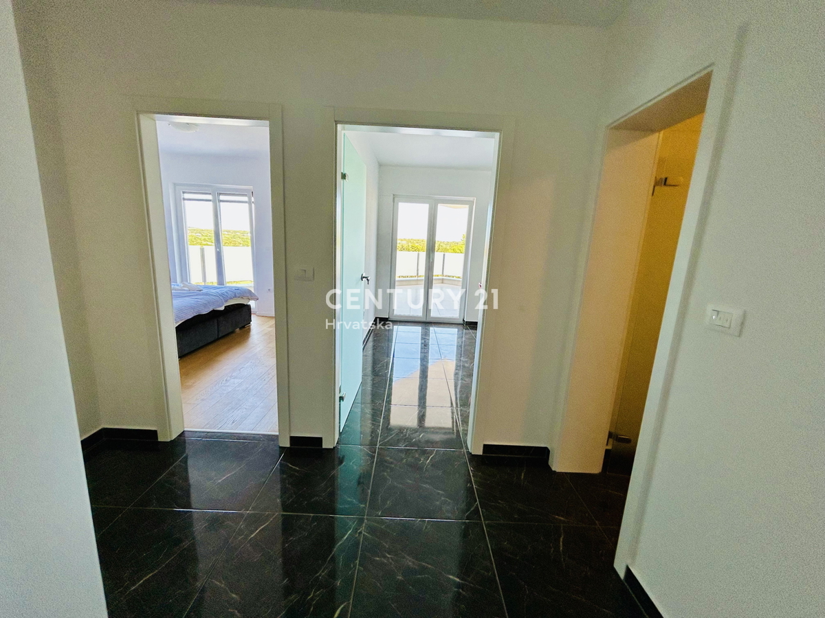 BANJOLE, VOLME, ESCLUSIVA DELL'AGENZIA, APPARTAMENTO A SOLI 200 METRI DAL MARE E DALLA SPIAGGIA CON VISTA MARE