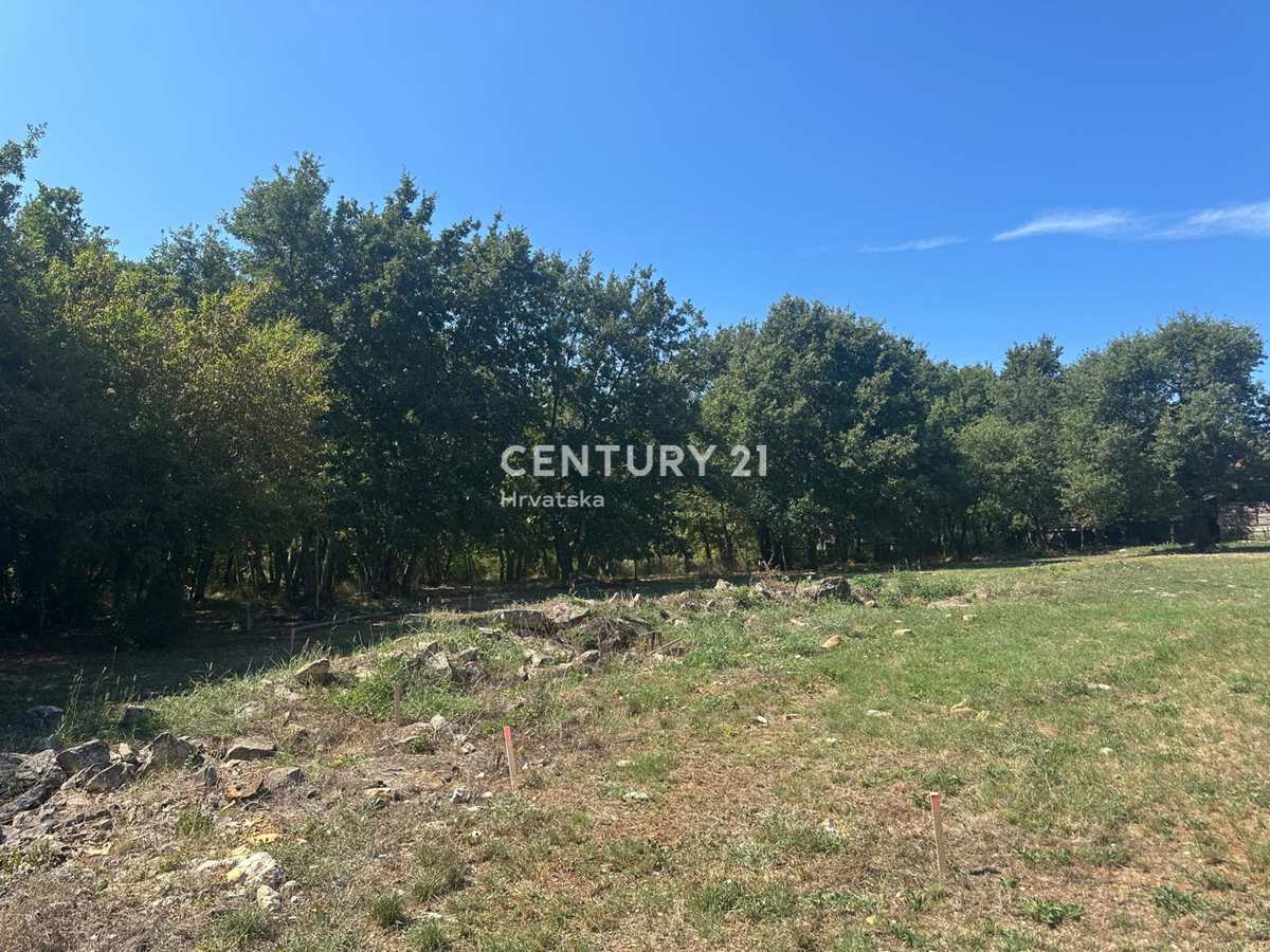 POREČ, BEL TERRENO EDIFICABILE ULTIMO NELLA ZONA EDIFICABILE