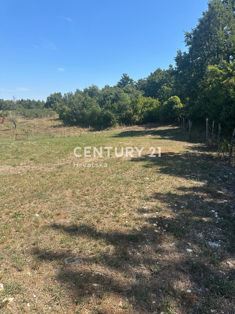 POREČ, BEL TERRENO EDIFICABILE ULTIMO NELLA ZONA EDIFICABILE