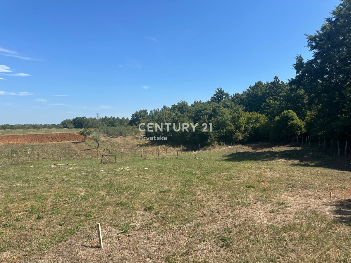 POREČ, BEL TERRENO EDIFICABILE ULTIMO NELLA ZONA EDIFICABILE