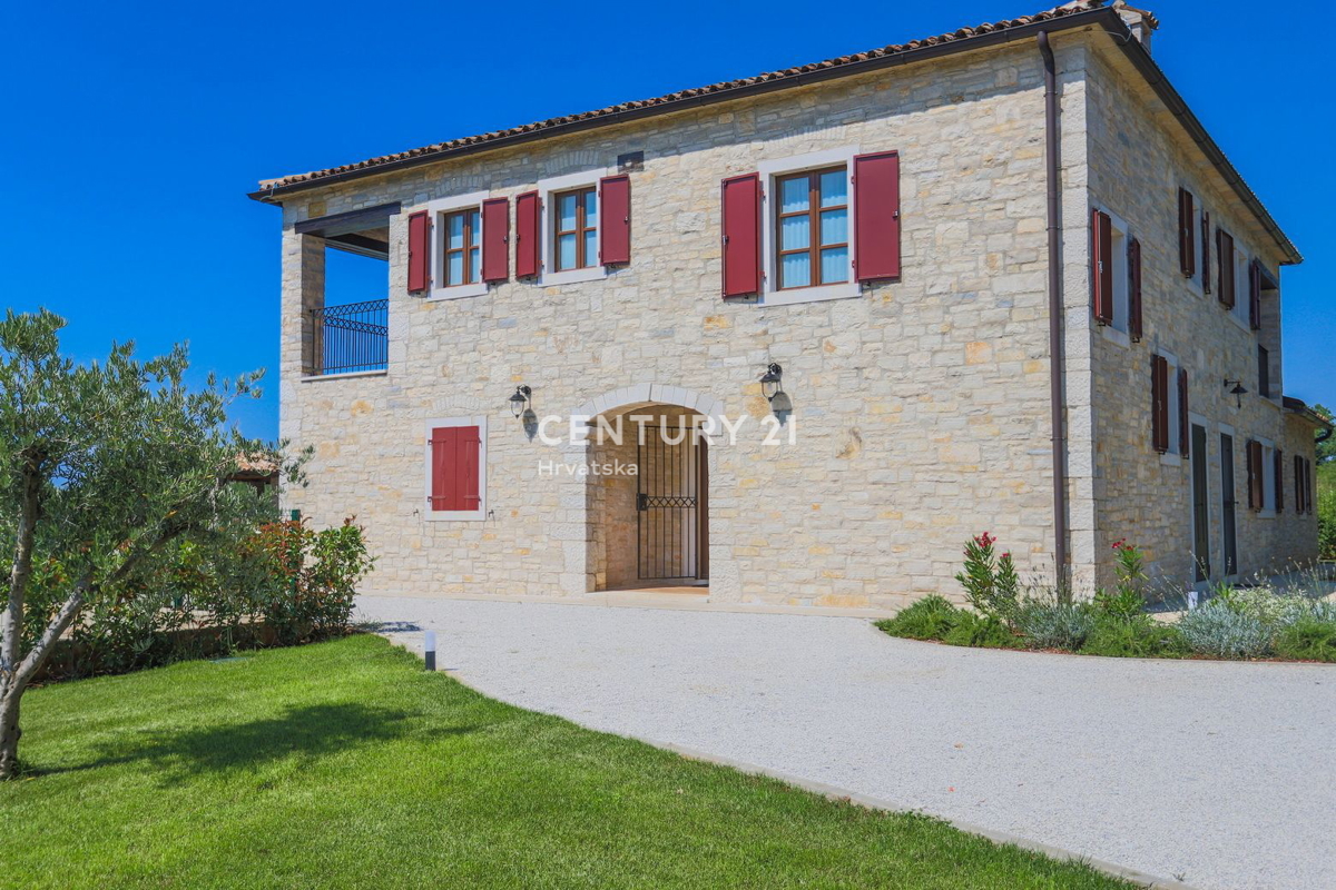 TINJAN, VILLA CON PISCINA IN STILE TRADIZIONALE