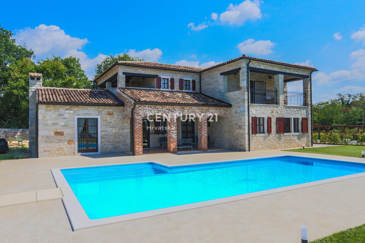 TINJAN, VILLA CON PISCINA IN STILE TRADIZIONALE