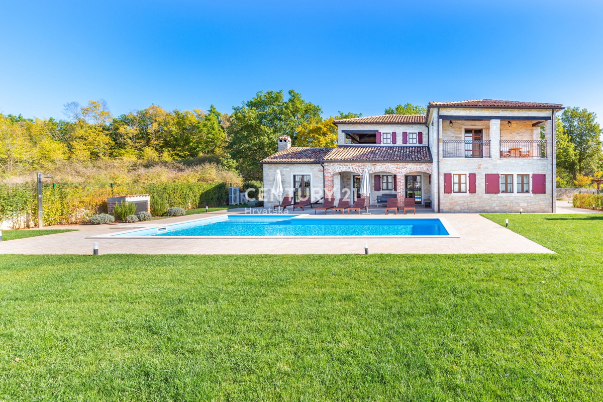 TINJAN, VILLA CON PISCINA IN STILE TRADIZIONALE