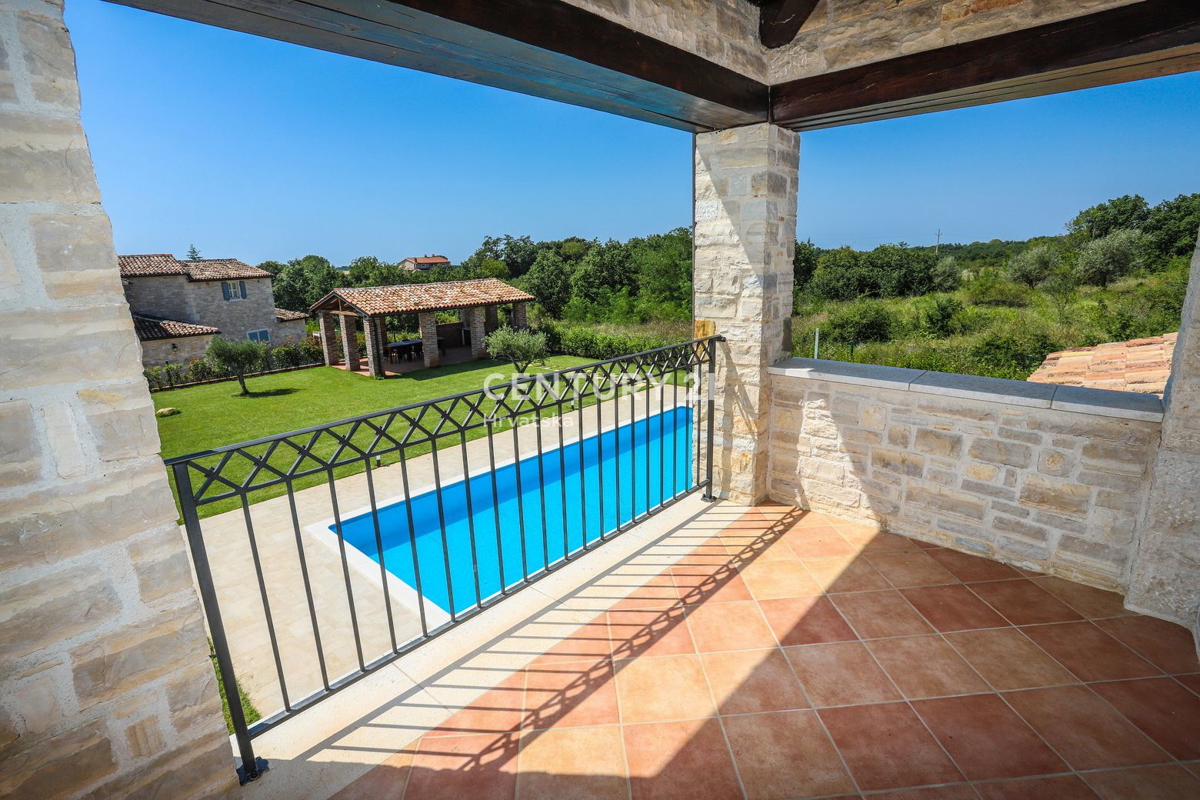 TINJAN, VILLA CON PISCINA IN STILE TRADIZIONALE