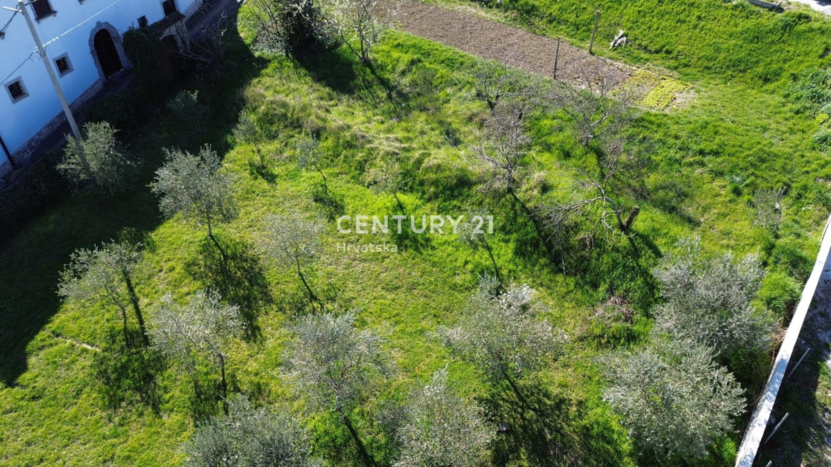 VIŽINADA, VENDITA TERRENO EDIFICABILE CON VISTA SU MOTOVUN