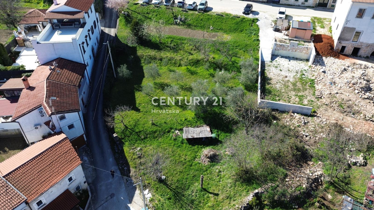 VIŽINADA, VENDITA TERRENO EDIFICABILE CON VISTA SU MOTOVUN