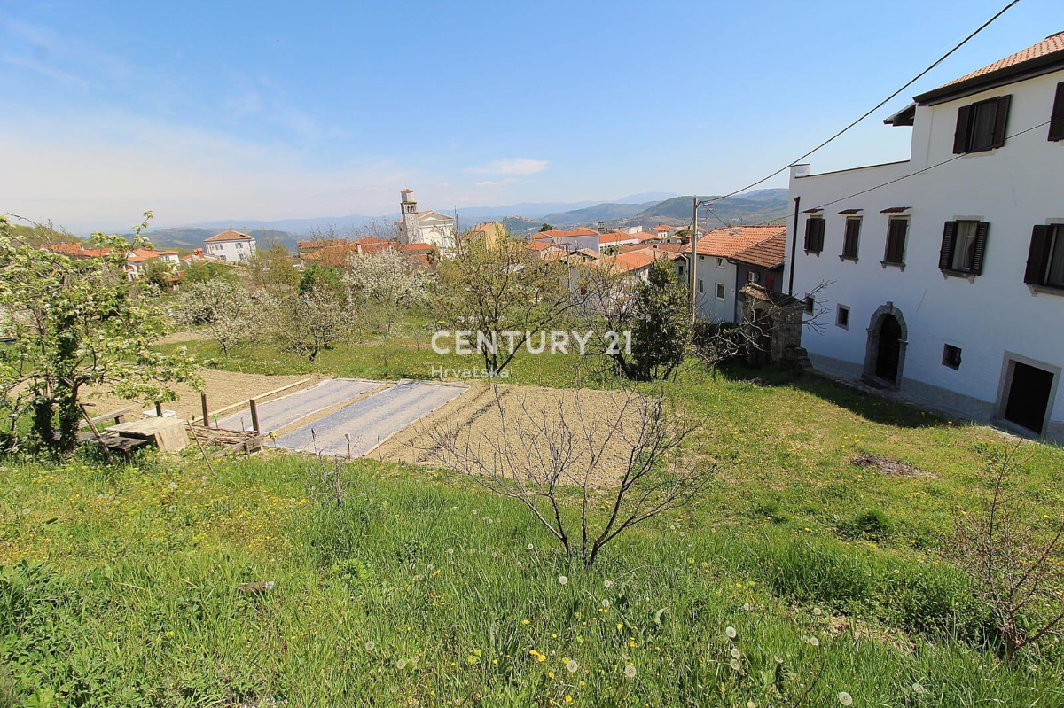 VIŽINADA, VENDITA TERRENO EDIFICABILE CON VISTA SU MOTOVUN