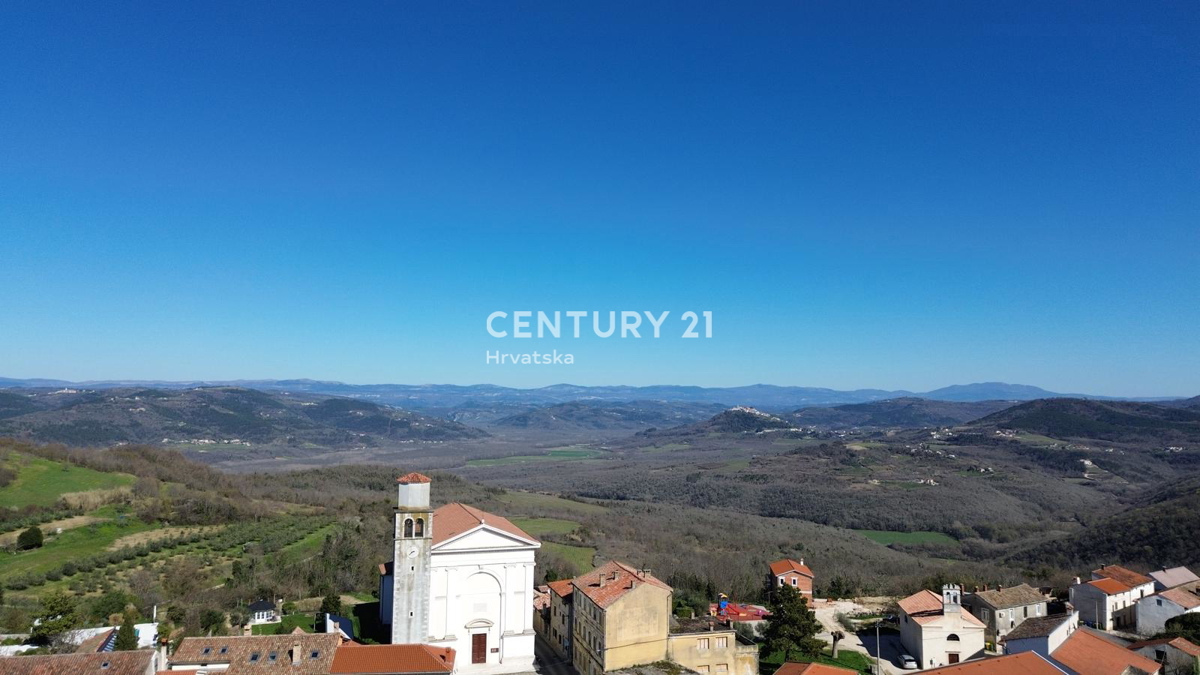 VIŽINADA, VENDITA TERRENO EDIFICABILE CON VISTA SU MOTOVUN