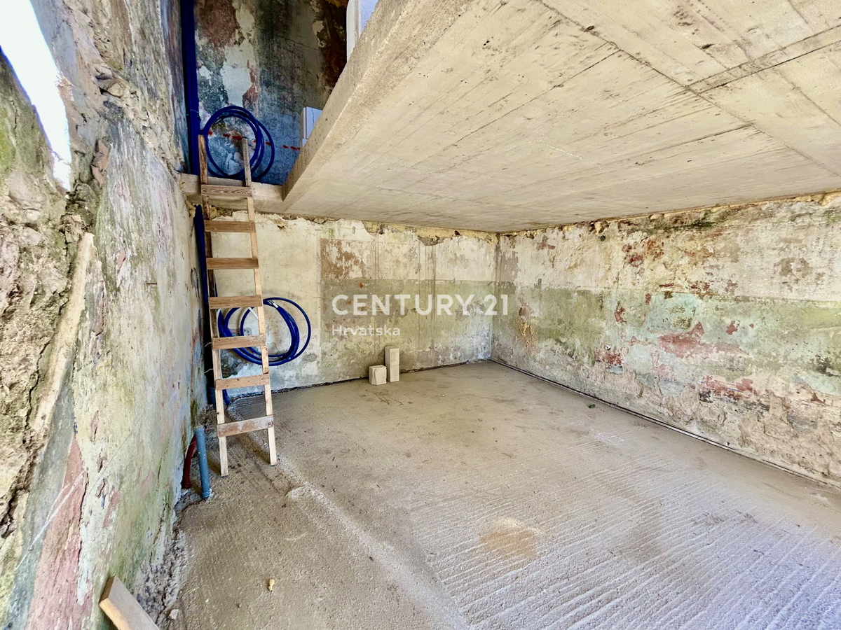 GROŽNJAN, DINTORNI, CASA IN PIETRA CON VISTA PANORAMICA