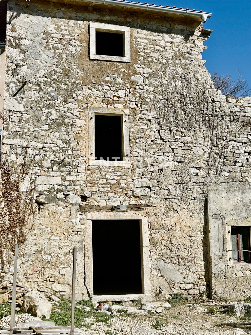 GROŽNJAN, DINTORNI, CASA IN PIETRA CON VISTA PANORAMICA