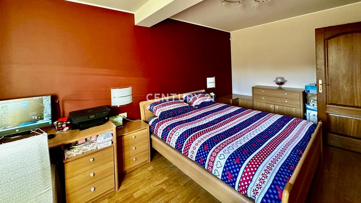 Poreč, appartamento completamente arredato e pronto per essere abitato a soli 400 metri dalla spiaggia